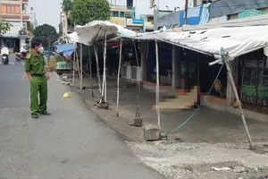 1 người chết bất thường trước cổng Bến xe miền Tây