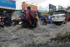 Mưa lớn trước đêm Noel, dân khốn khổ vì ngập