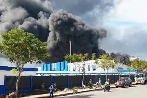 Cháy dữ dội sau tiếng nổ lớn ở KCN Tân Phú Trung