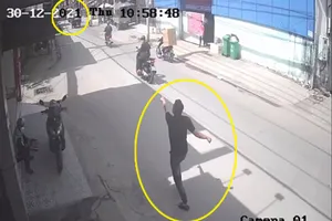 Truy đuổi kẻ trộm xe ba gác, người dân bị xịt hơi cay