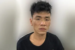 Trước khi đánh công an, nam thanh niên ở quận 11 đã làm gì?