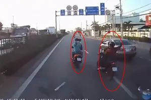 Công an mời nhóm cầm mã tấu chém nhau trên quốc lộ 22 lên làm việc