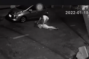 1 phụ nữ bị giật túi xách, ngã xuống đường bất tỉnh ở khu K300