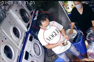 Hàng loạt tiệm giặt đồ ở TP.HCM nghi bị cùng một người lừa đảo