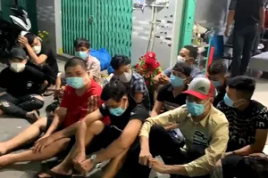 Tạm giữ 3 người để điều tra về hành vi tổ chức đánh bạc ở quận Bình Tân