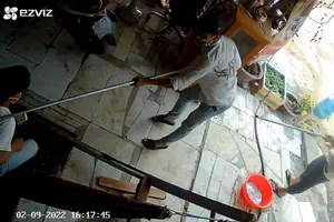 Đến bãi đậu xe 'xin' tiền ăn nhậu rồi đánh người, đập phá ô tô