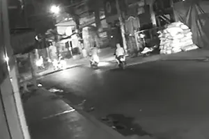 6 kẻ gí dao, đánh hai cô gái để cướp xe máy và iPhone 13