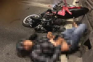 Nghi án cướp giật gây tai nạn khiến 1 người rơi xuống cầu vượt Tân Thới Hiệp