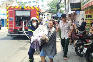 Cháy nhà ở Gò Vấp, 2 người liệt toàn thân mắc kẹt bên trong