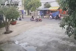 Cướp giật bất thành còn bị ‘mất’ xe máy