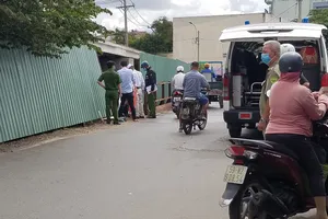 Người bán gà lao xuống kênh đen cứu 1 phụ nữ nhảy cầu Bà Hom