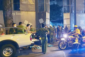 Công an kịp ngăn hàng chục người mang hung khí chuẩn bị hỗn chiến ở quận 1