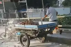 Người đàn ông bán rau củ phóng hỏa đốt phương tiện mưu sinh khi gặp trật tự đô thị