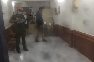 Trời nóng, mở cửa lấy gió lúc đi ngủ, tạo điều kiện cho trộm đột nhập