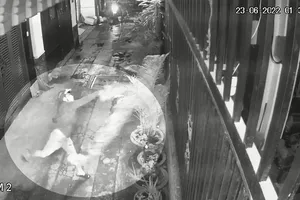 Lấy lý do ngân hàng bán nợ để tạt sơn, khủng bố