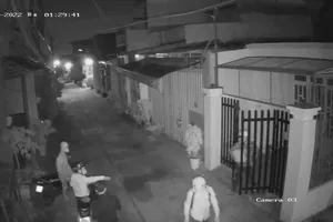 6 kẻ trộm phá 2 lớp cửa, trộm tài sản lúc rạng sáng