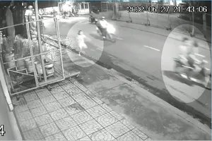 Hai thiếu niên cướp giật điện thoại của bé gái 10 tuổi ‘sa lưới’