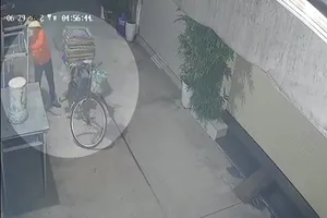 Người phụ nữ mua ve chai ‘nhặt’ 100 khung in hàng chục triệu ở Bình Tân