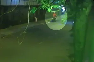 Ngồi quanh 8 camera an ninh cũng bị giật Macbook mới mua 10 ngày