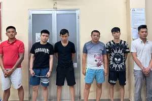 Nhóm cho vay nặng lãi ép khách phải quay clip mới giải ngân