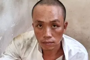 Lời khai thanh niên cầm hai tay cầm dao và kéo đâm người loạn xạ