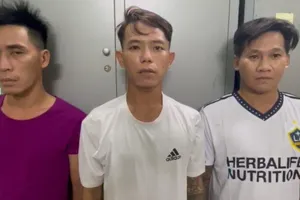 Phá đường dây đá xe, bắt được người đang bị truy nã