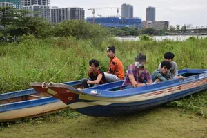 Đi từ TP Thủ Đức sang quận 1 cướp bằng xuồng máy