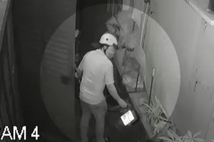 Nhóm trộm thủ bình xịt hơi cay lựa xe máy để lấy ở Gò Vấp