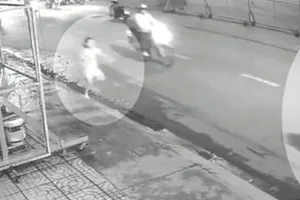 Công an đang tìm một chiếc iPhone 13 trong vụ cướp giật