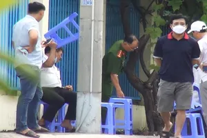 Chủ quán cà phê tử vong trong tư thế treo cổ