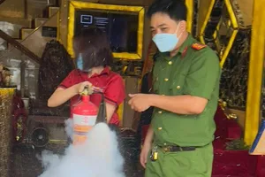 Hàng chục quán karaoke, nhà hàng ở Gò Vấp bị đình chỉ, tạm đình chỉ