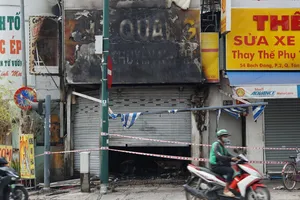 Cháy tiệm sửa xe máy ở cửa ngõ Tân Sơn Nhất, 6 người thoát nạn