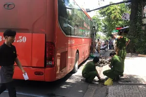 Xe khách giường nằm cán chết người ở Tân Phú