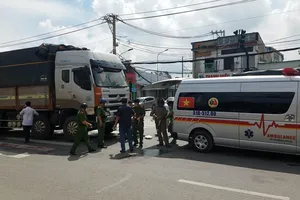 Hai người phụ nữ bị xe tải cuốn vào gầm, 1 người tử vong