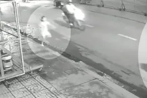 Công an điều tra một người Hàn Quốc bị giật iPhone 13 ở trung tâm TP.HCM