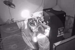 Trộm phá 2 ổ khóa nhà, 1 ổ khóa tủ lấy tiền ở tiệm giặt là