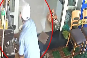 Uống nước mía 10 ngàn không trả còn trộm 2 điện thoại hơn 30 triệu