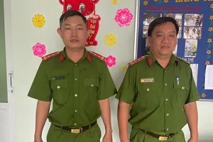 2 cảnh sát PCCC kịp phá cửa, dập tắt cháy nhà trước khi đồng đội tới