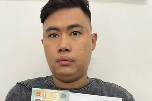 Thanh niên cầm dao cướp xe máy của phụ nữ giữa ban ngày