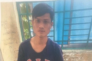 Cô gái đấm bóp cho khách xong thì bị dí dao cướp tài sản