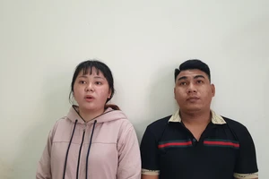 2 vợ chồng cướp giật, xịt hơi cay xin lỗi người dân ở TP.HCM