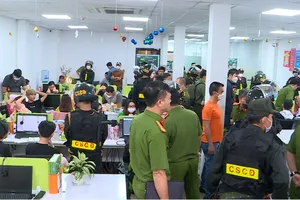 Công an vây ráp 3 ‘trung tâm’ lừa đảo công nghệ cao ở Tân Bình