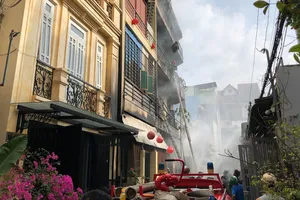 Cháy dữ dội nhà 4 tầng ở Gò Vấp, 2 người mắc kẹt