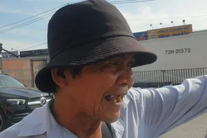 Bị lừa đổi vé số trúng giải, nạn nhân bí mật bám theo thủ phạm, báo công an