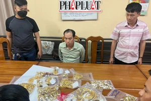 4 đơn vị phá vụ trộm 100 lượng vàng được khen thưởng