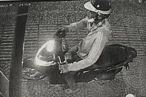 Truy tìm thanh niên hủy hoại màn hình cây ATM ở TP.HCM