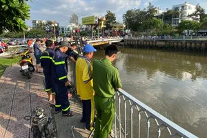 Người đàn ông chết bất thường dưới kênh Nhiêu Lộc