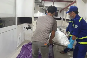 Nam thiếu niên rơi chung cư Moscow Tower tử vong