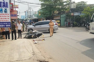 Xe máy tông nhau, 3 người bị thương ở Bình Chánh