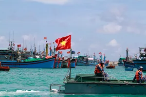 Quân dân và ngư dân Trường Sa nỗ lực gỡ thẻ vàng IUU